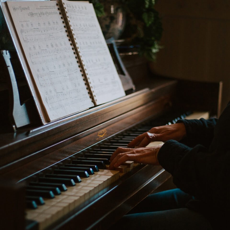 About Us Piano Tutor Header Program Bg